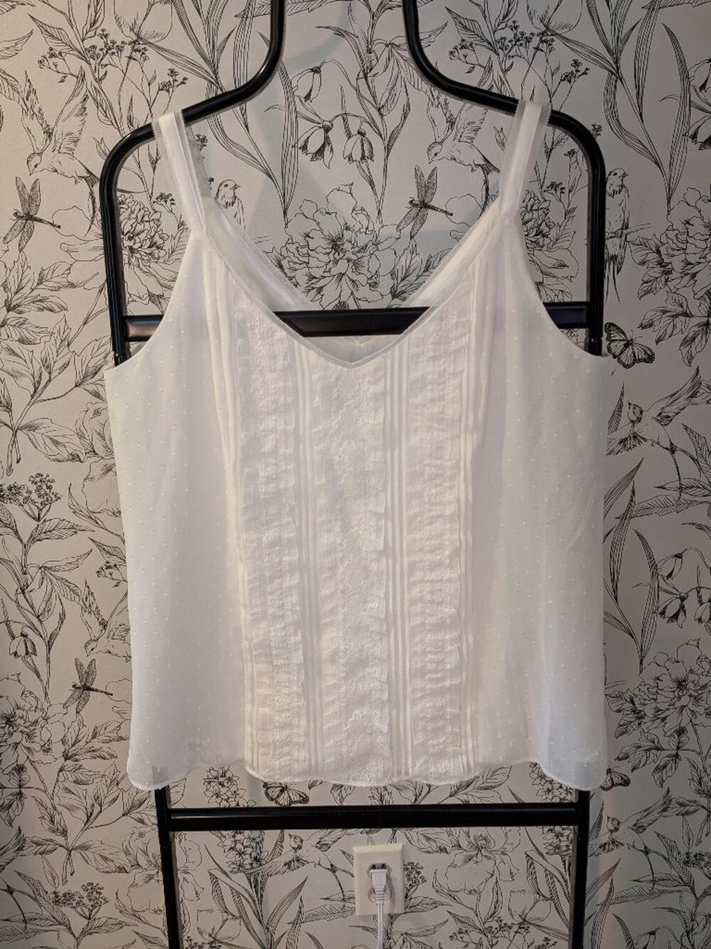White House Black Market White Sleeveless Lace Detail Top | Medium